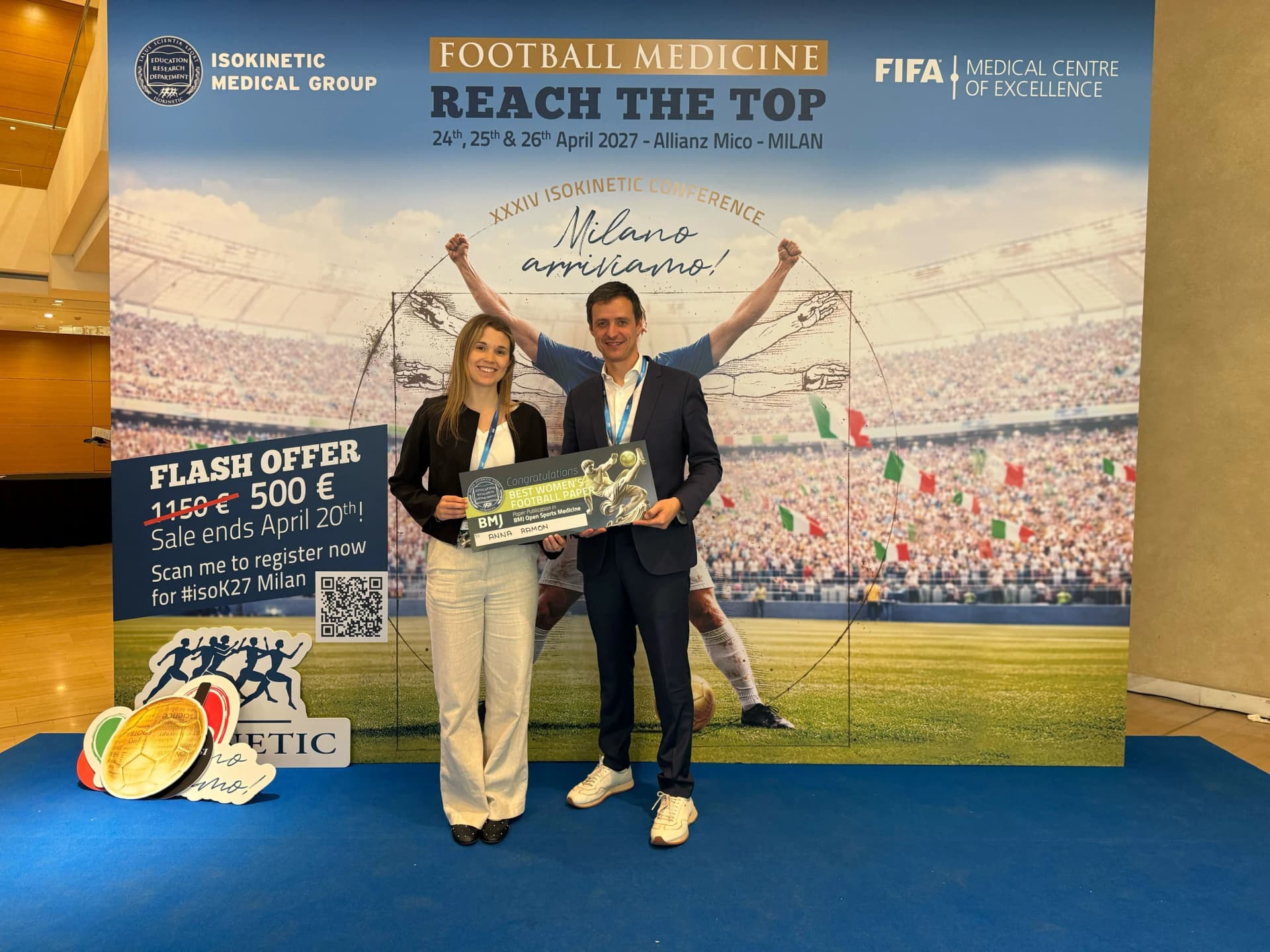 Equipo de Made of Genes recibiendo el premio al Mejor Paper de Fútbol Femenino en Isokinetic Conference 2026