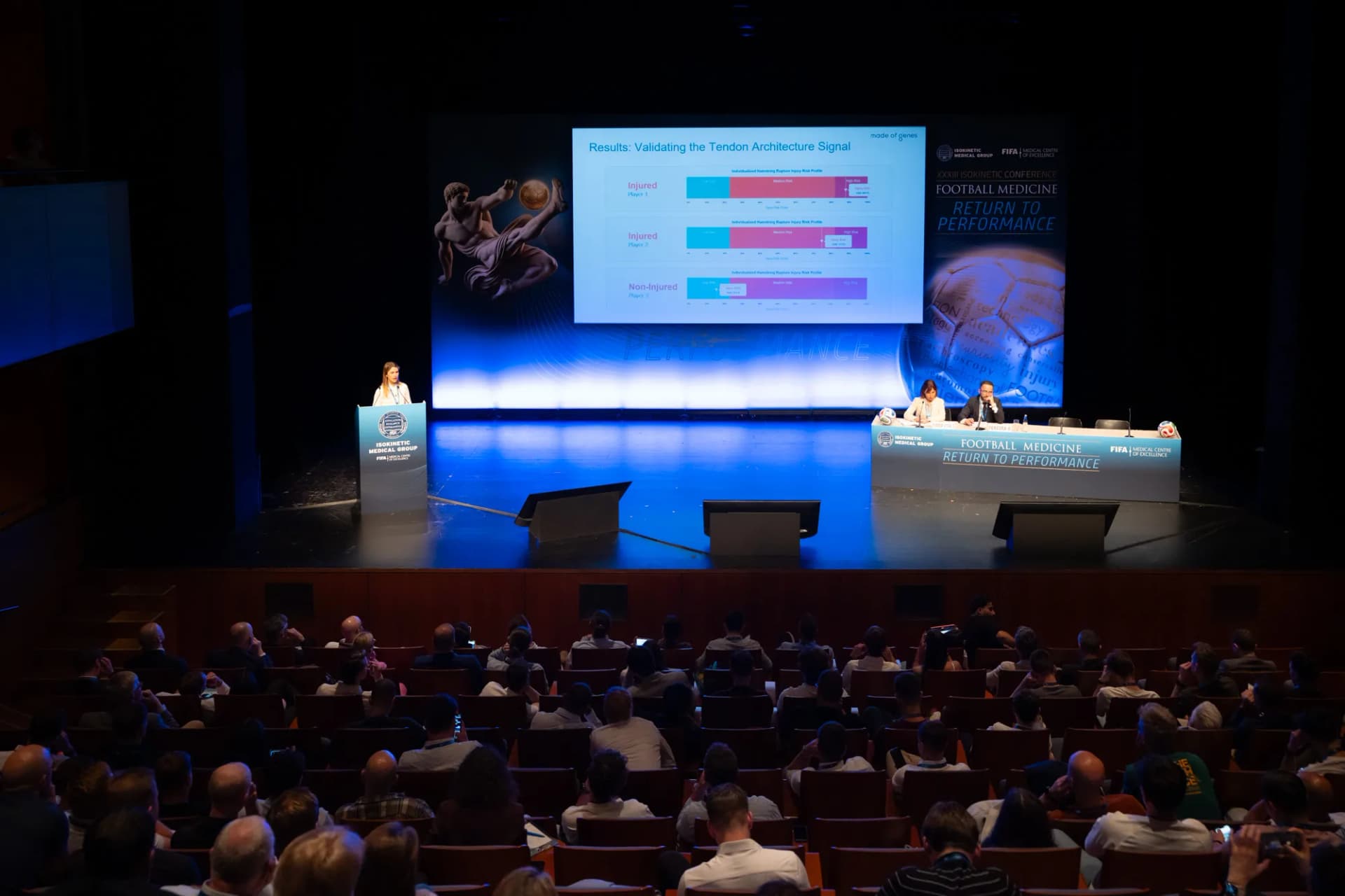 Made of Genes presentando su investigación sobre medicina de precisión y gemelos digitales en el escenario principal de la Isokinetic Conference 2026