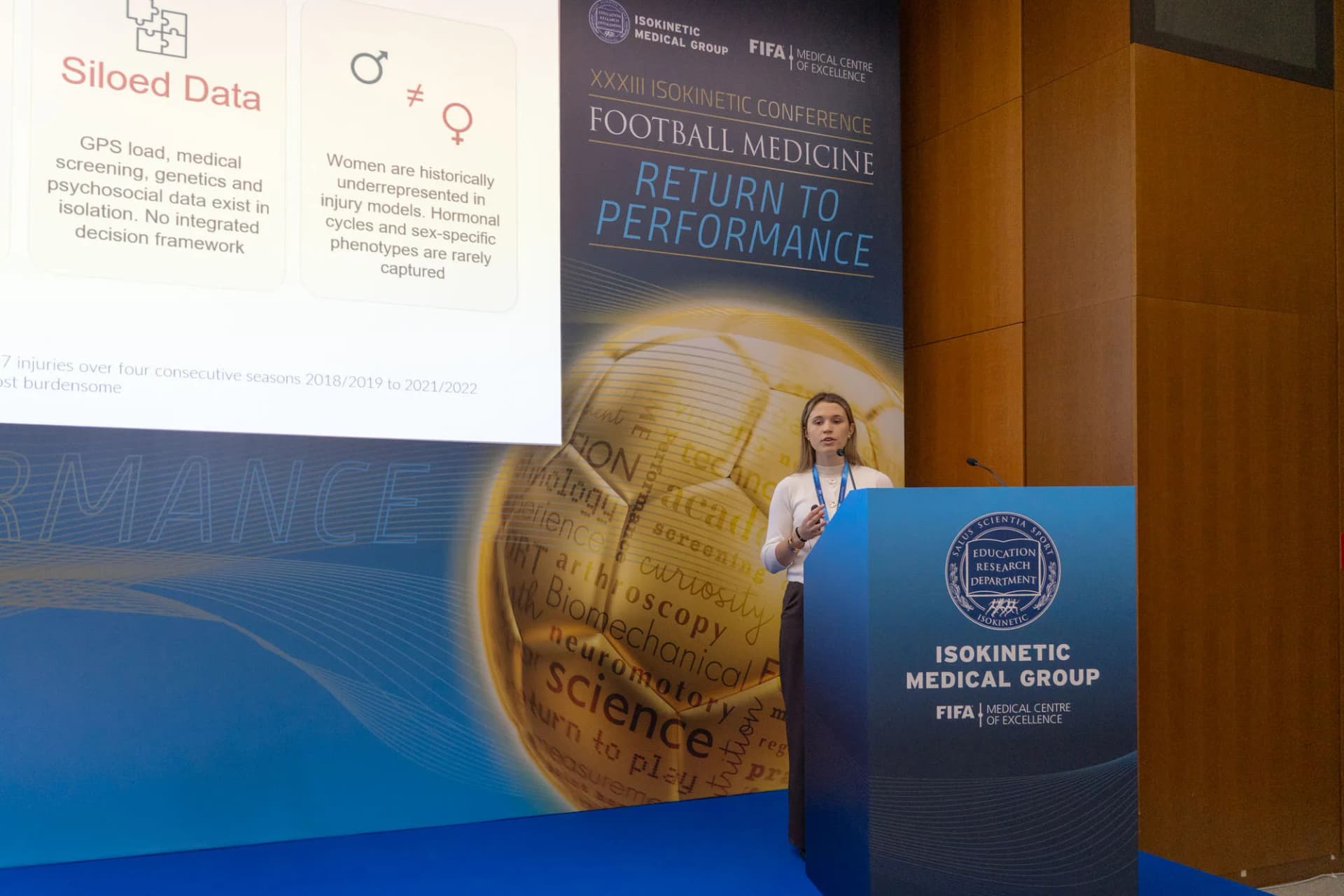 Presentación de Made of Genes mostrando cómo los datos en silos y la infrarrepresentación de la mujer en los modelos de lesión limitan los marcos de decisión actuales